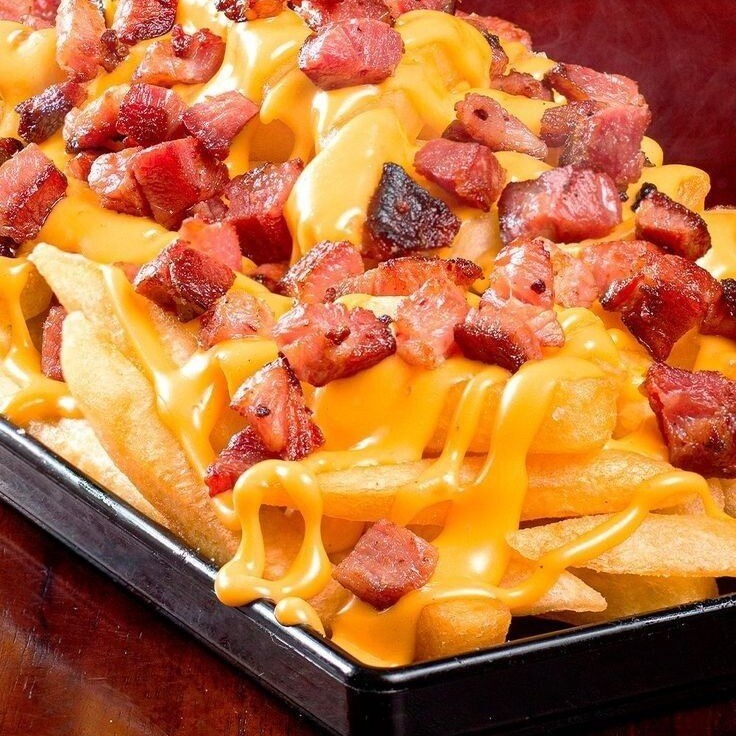 Batata frita c/ queijo e calabresa