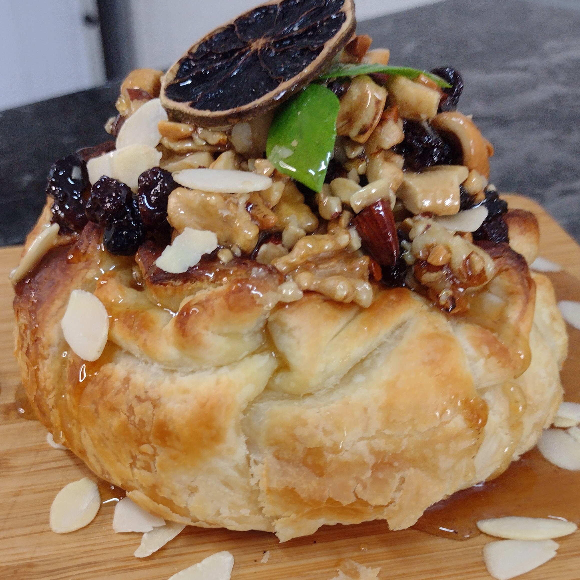 748-MINI BRIE NA MASSA FOLHADA