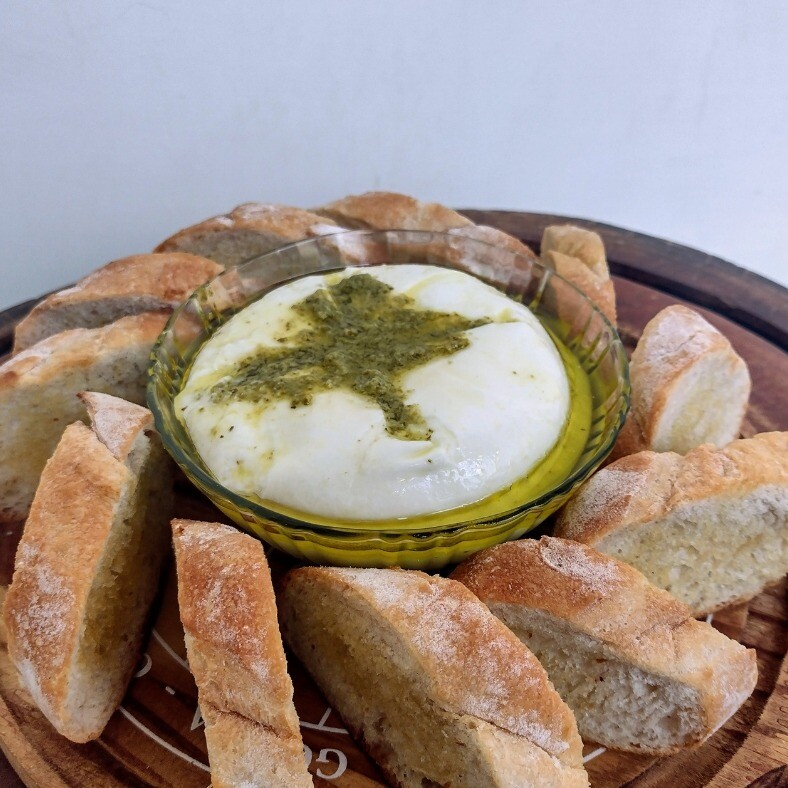 936-BURRATA COM MOLHO PESTO 2 PESSOAS