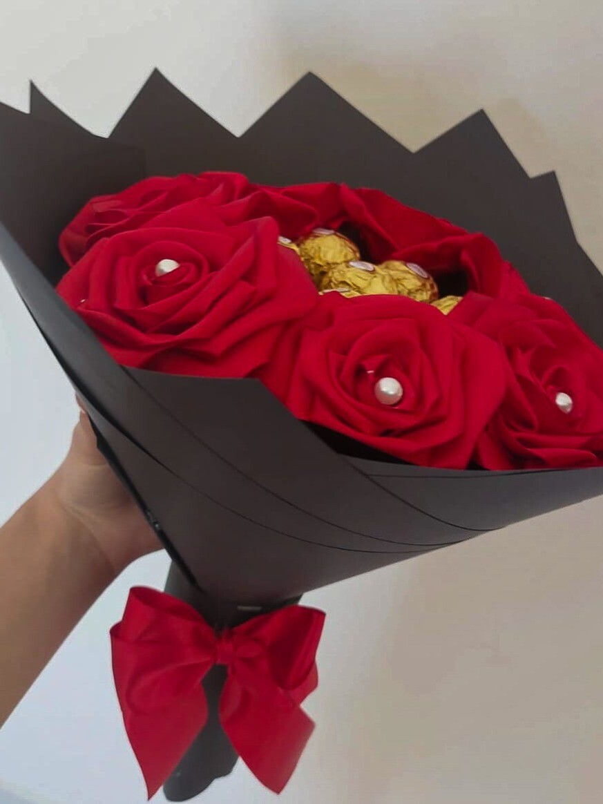 Buquê de cetim 7 rosas+chocolate